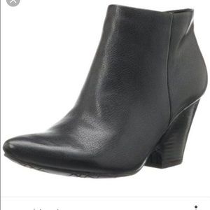 Kenneth Cole Reaction Black leather ankle boots